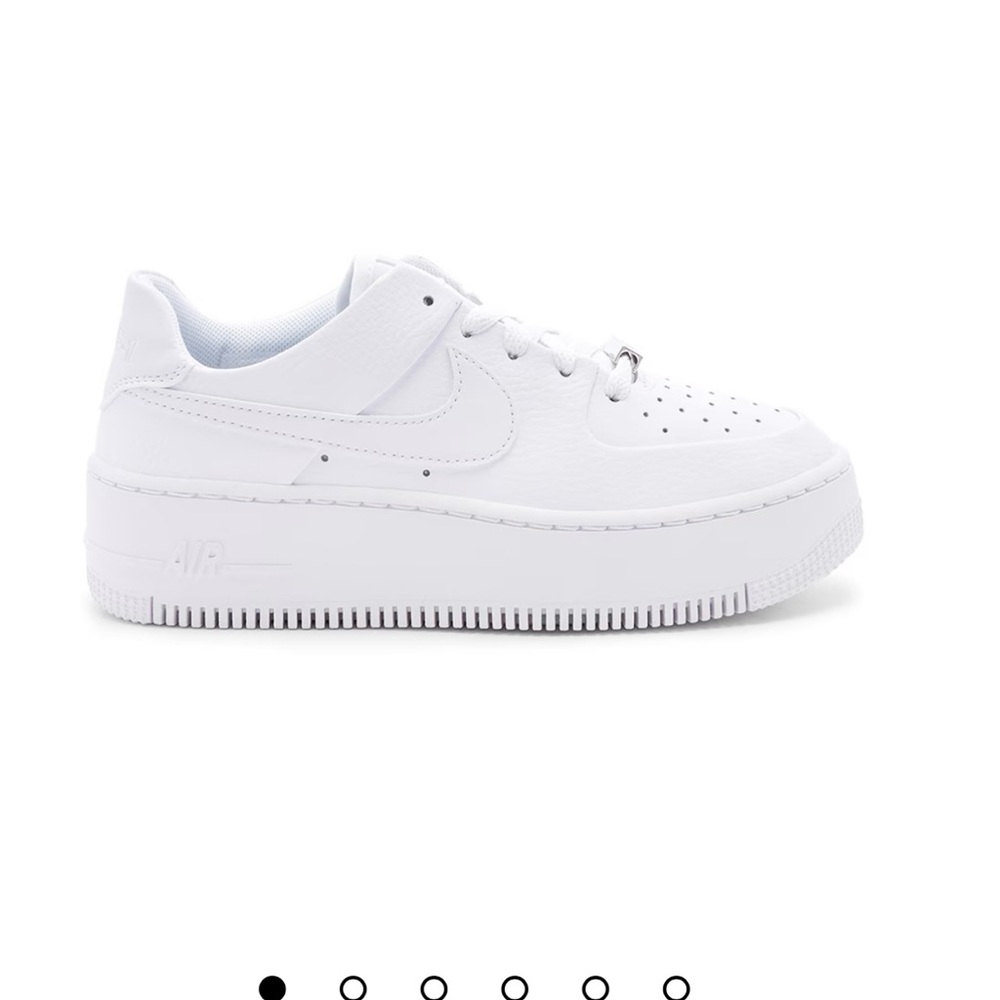 Air Force 1 Sage Low Sneaker in White
Nike